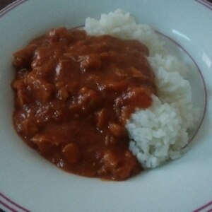 カレー粉だけでも本格的！バターチキンカレー